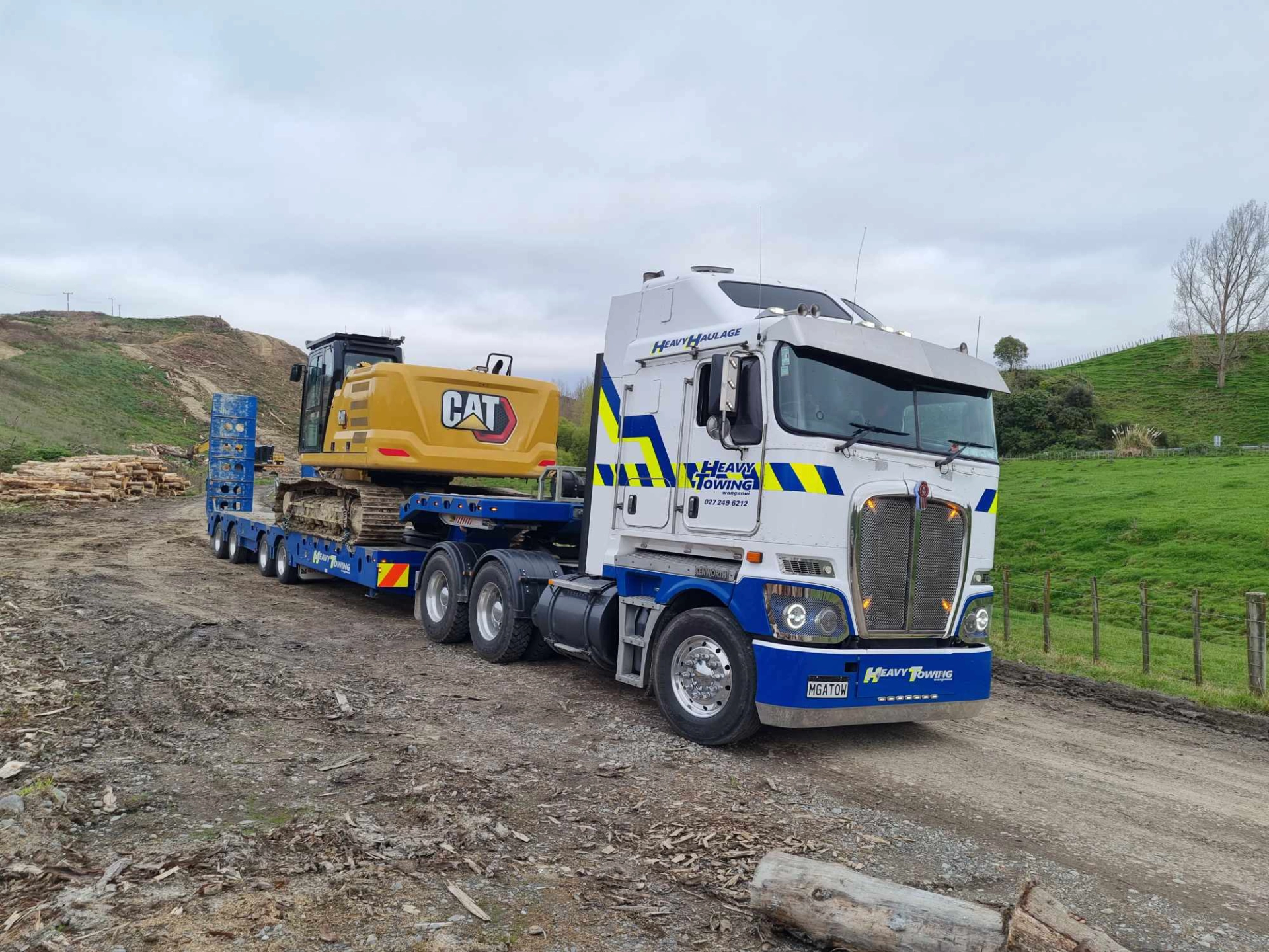Heavy Towing Kenworth K200 hauling a CAT excavator on a low-loader